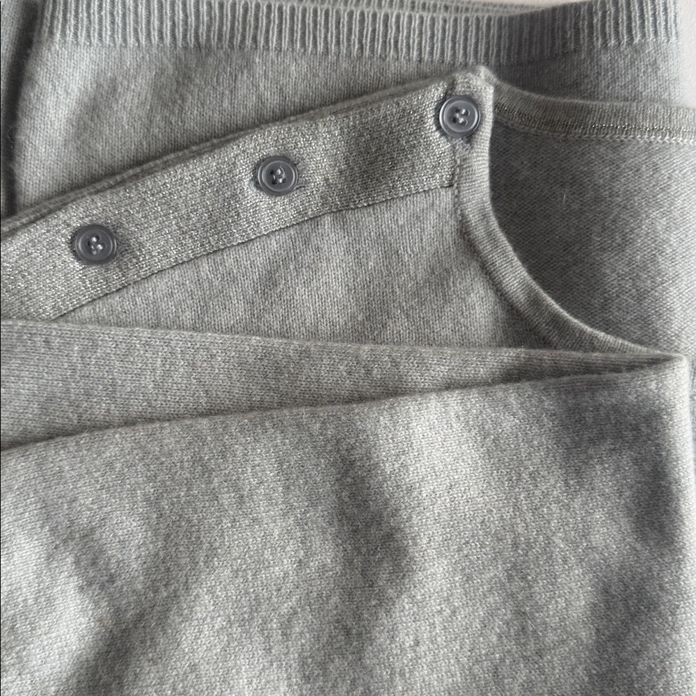 Powder blue/gray Sweater. - Picture 5 of 11